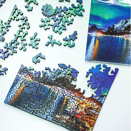 Dřevěné puzzle s nepravidelnými tvary - polární záře