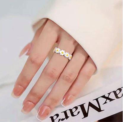 Obrázek Prstýnek s nastavitelnou velikostí - sedmikráska